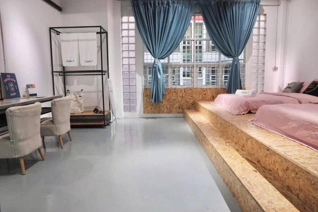 Homestay S Conceptual Station 18 -